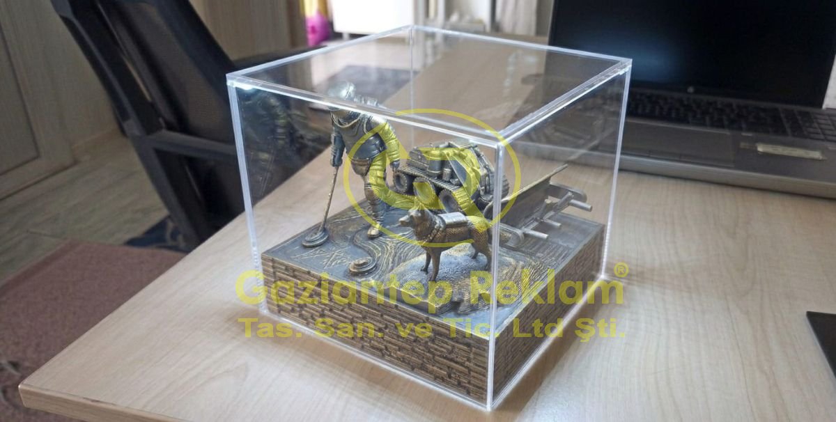 Akrilik Pleksiglas Ürün Teşhir ve Koruma Kutusu Uygulaması