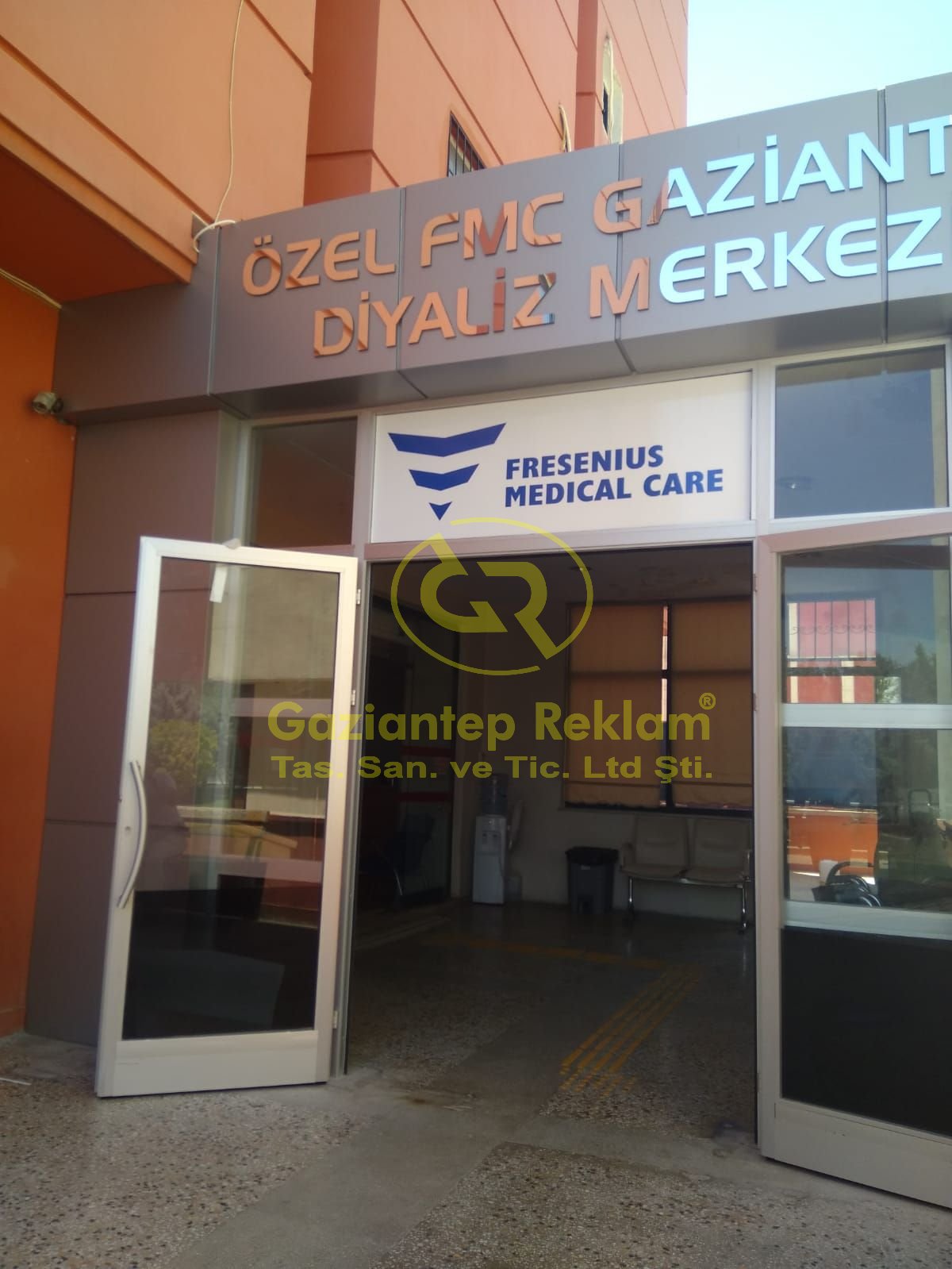 Aynalı Alukor Kabartma Harf Cephe Tabelası