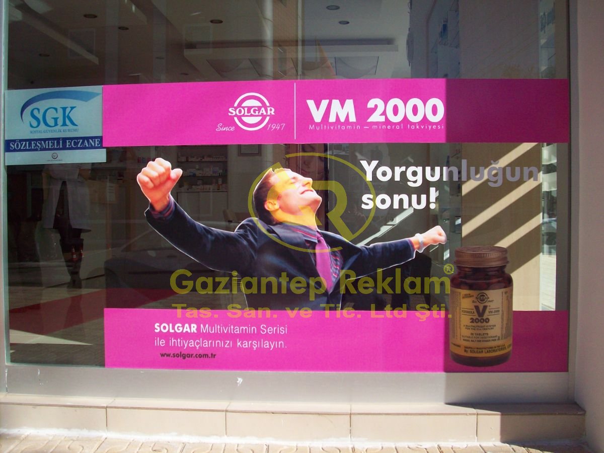 Canlı Renkli Dijital Vitrin Sticker Baskı Uygulaması