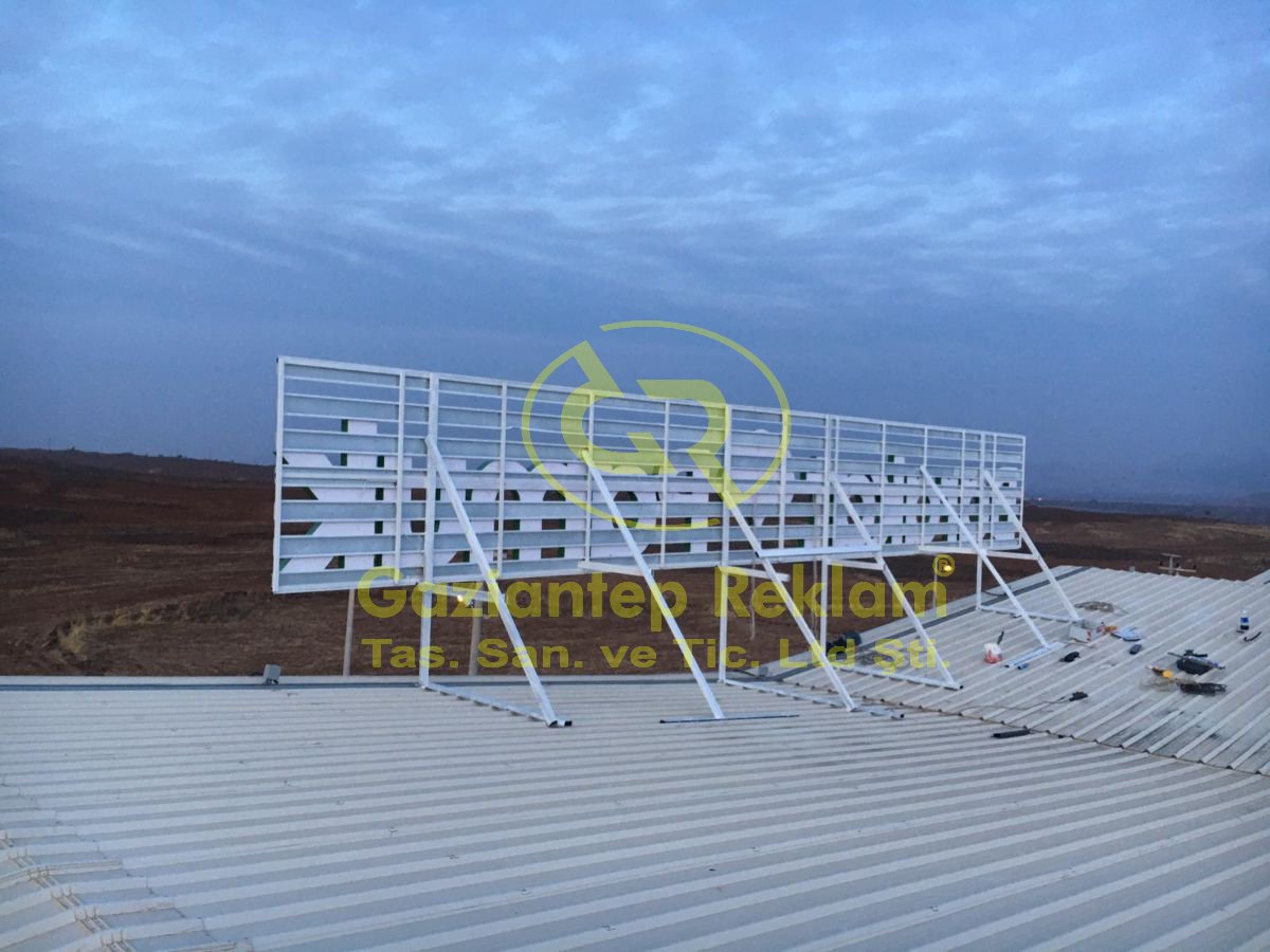 Dev Boyutlu Çelik Konstrüksiyon Çatı Tabelası Çözümleri