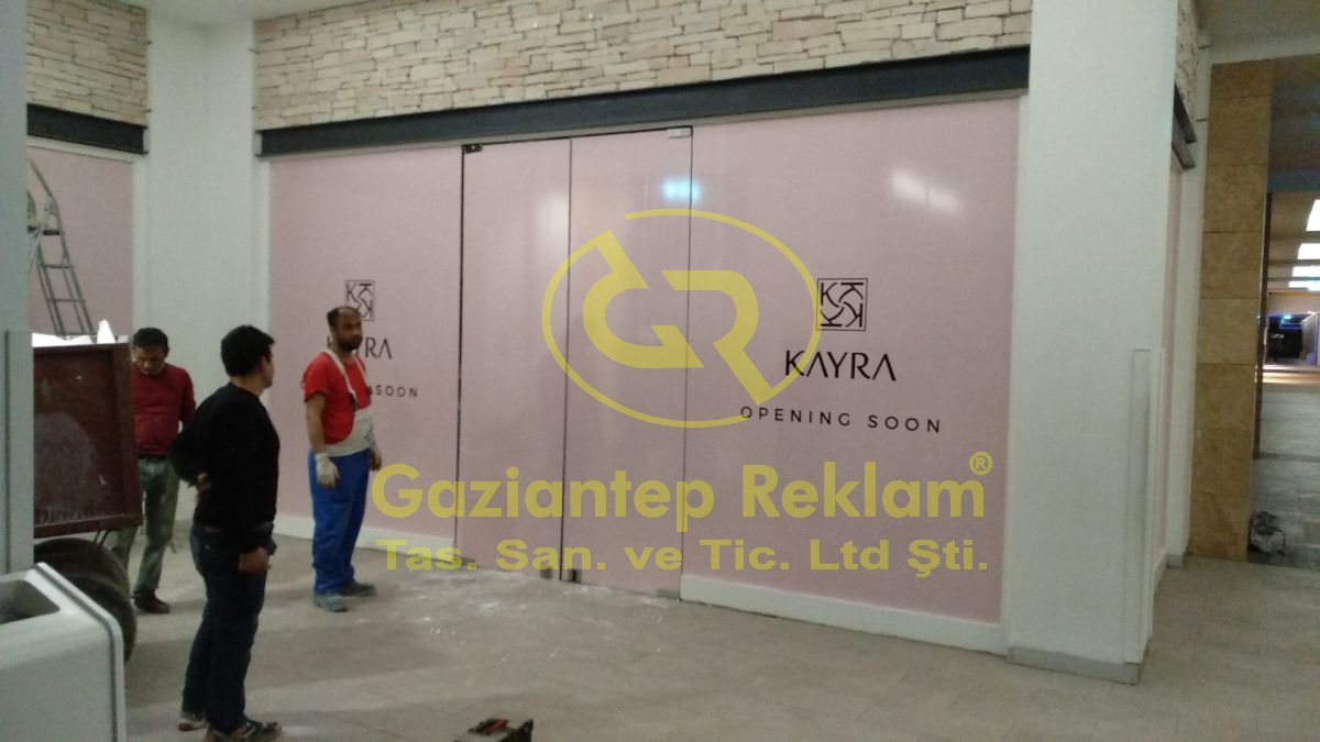  Dijital Baskı Vitrin Kaplama Sticker Uygulamaları