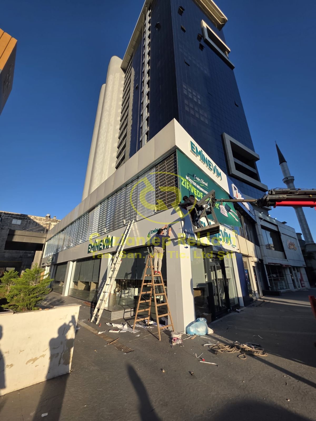 Eminevim Şubesi Işıklı Pleksi Kutu Harf Montajı