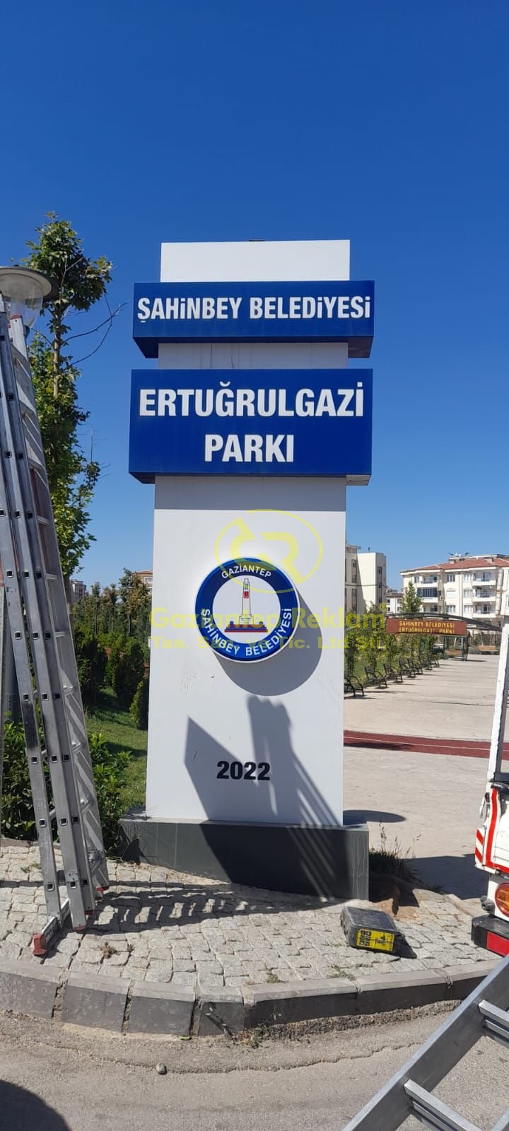 Ertuğrulgazi Parkı Dayanıklı Kompozit Pilon Tabela Uygulaması