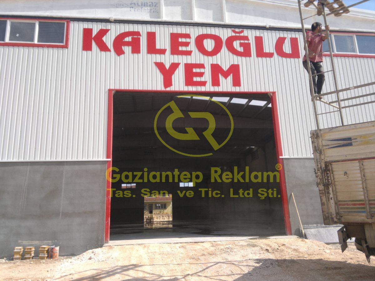 Fabrika Duvarına Uzun Ömürlü Kurumsal Cephe Yazıları