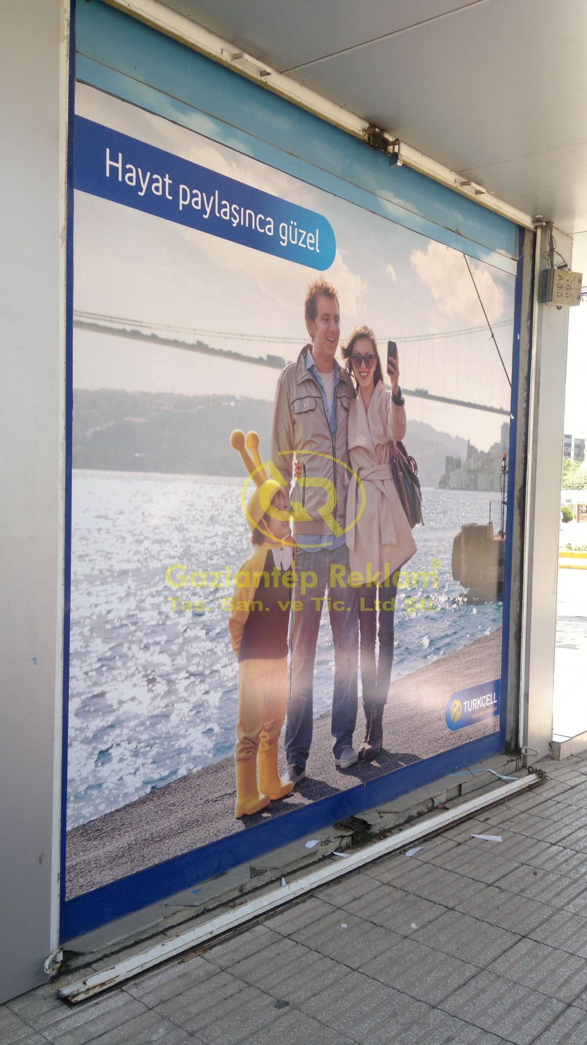 Geniş Alan Dijital Baskı Reklam Folyo Uygulaması