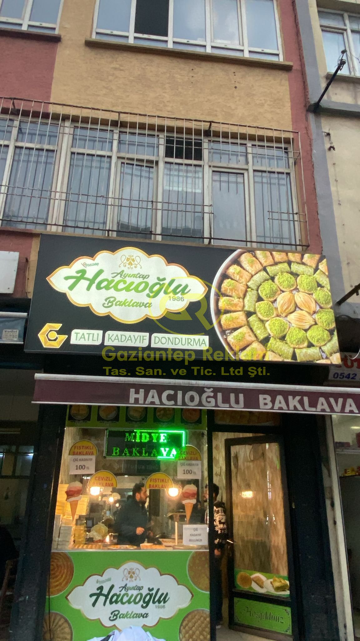 Hacıoğlu Baklava LED Işıklı Tabela ve Vitrin Uygulamaları