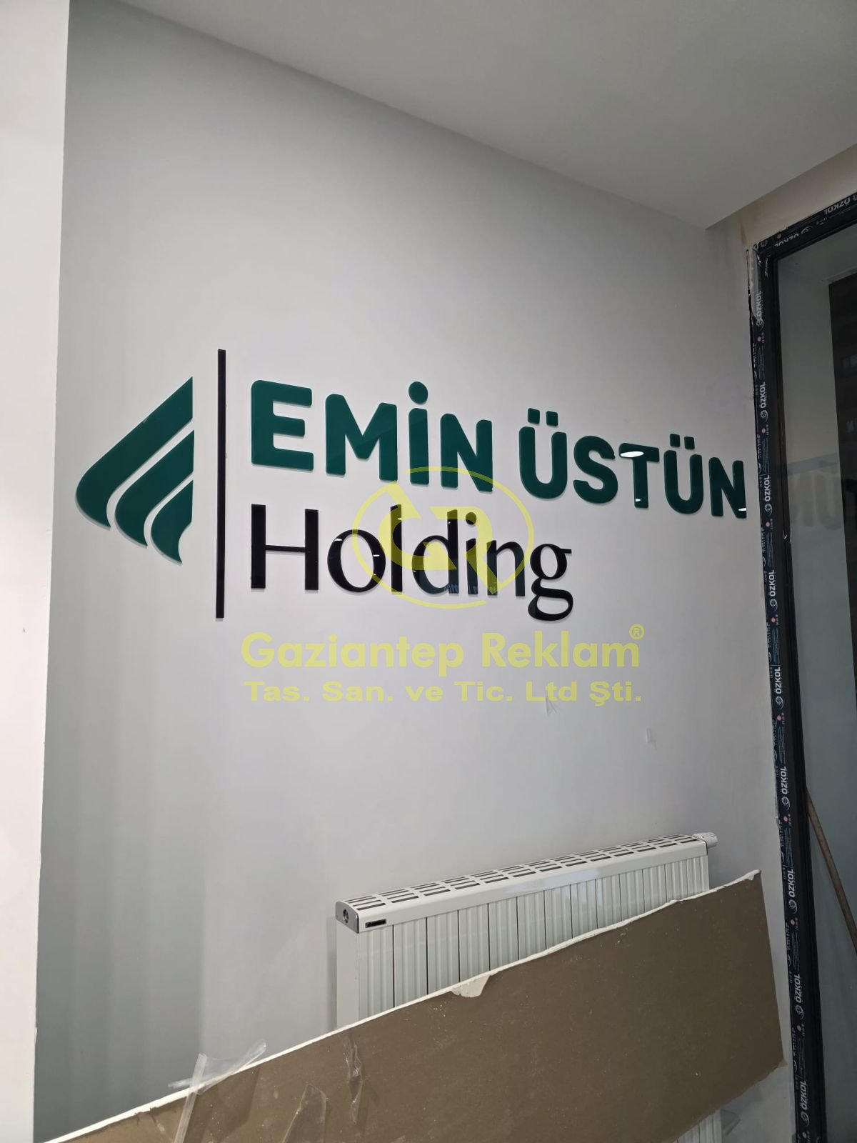 İç Mekan Kabartma Harf Tabela: Emin Üstün Holding