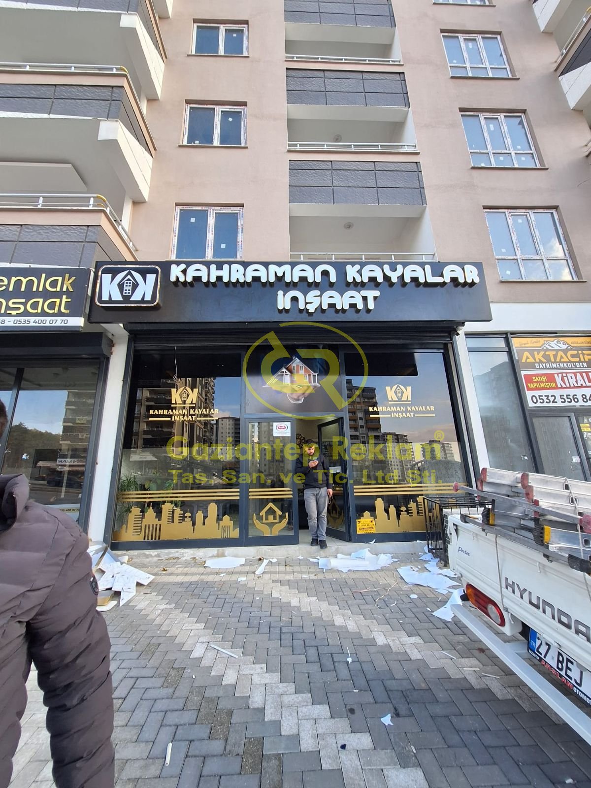 Kahraman Kayalar İnşaat Işıklı Pleksi Kutu Harf Tabela