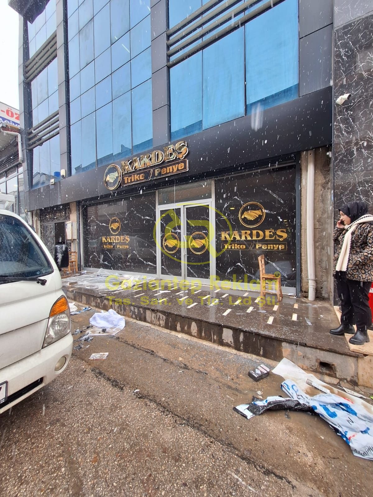 Kardeş Triko Mağazası Gold KromTers Işıklı Kutu Harf