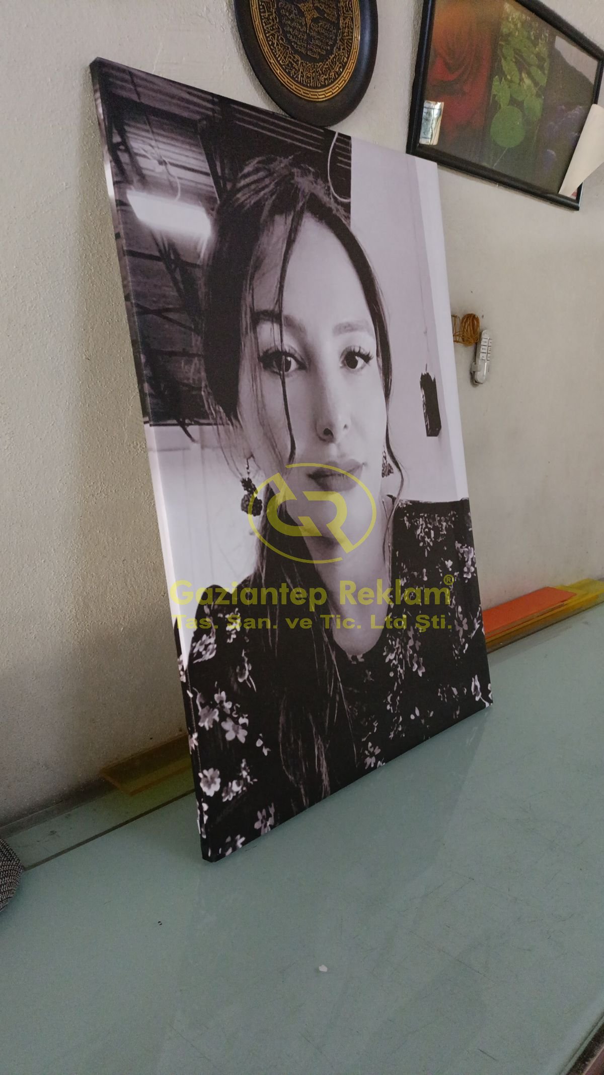 Kişiye Özel Siyah Beyaz Kanvas Portre Tablo