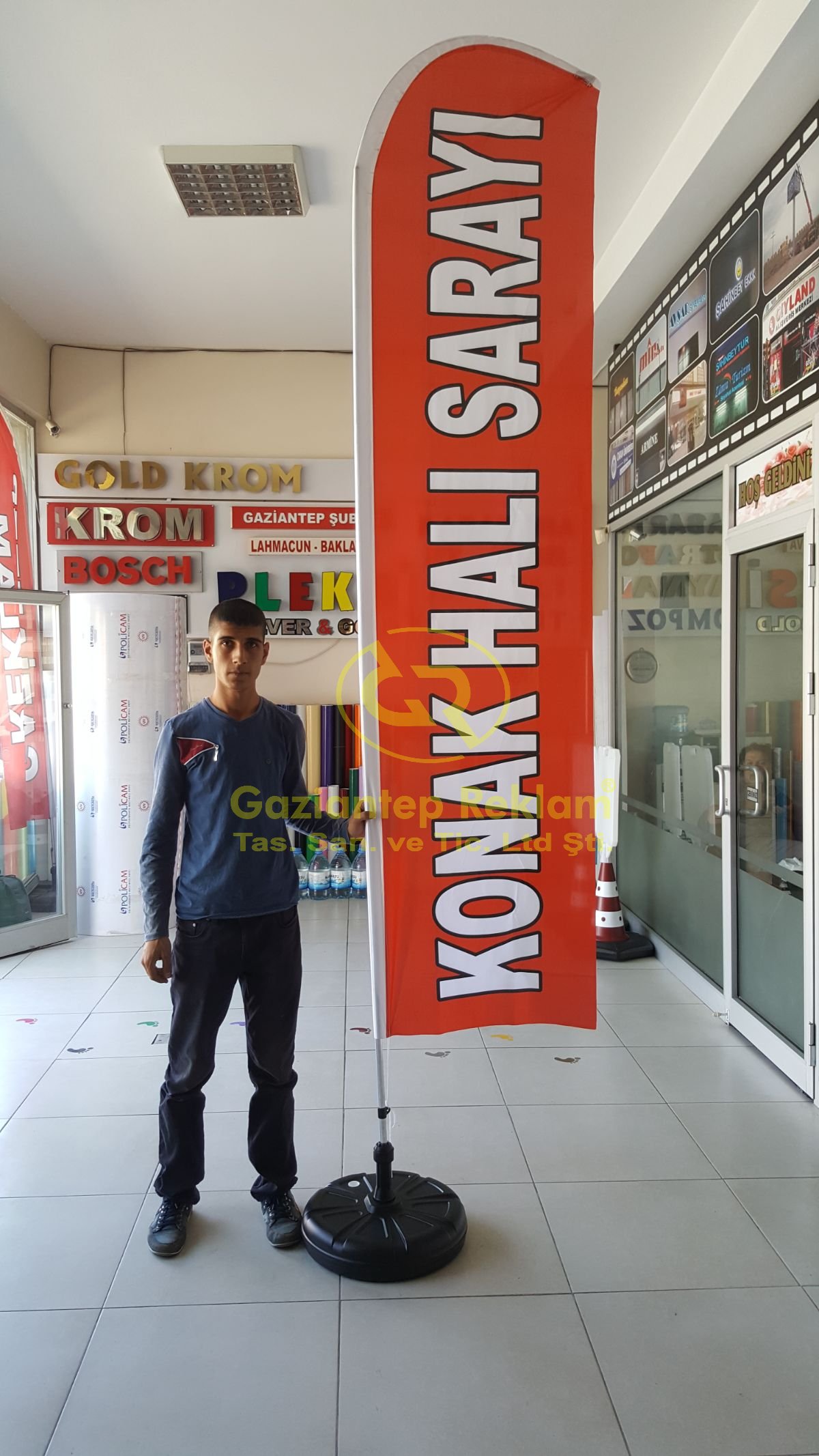 Konak Halı Sarayı  Yelken Bayrak Tabela