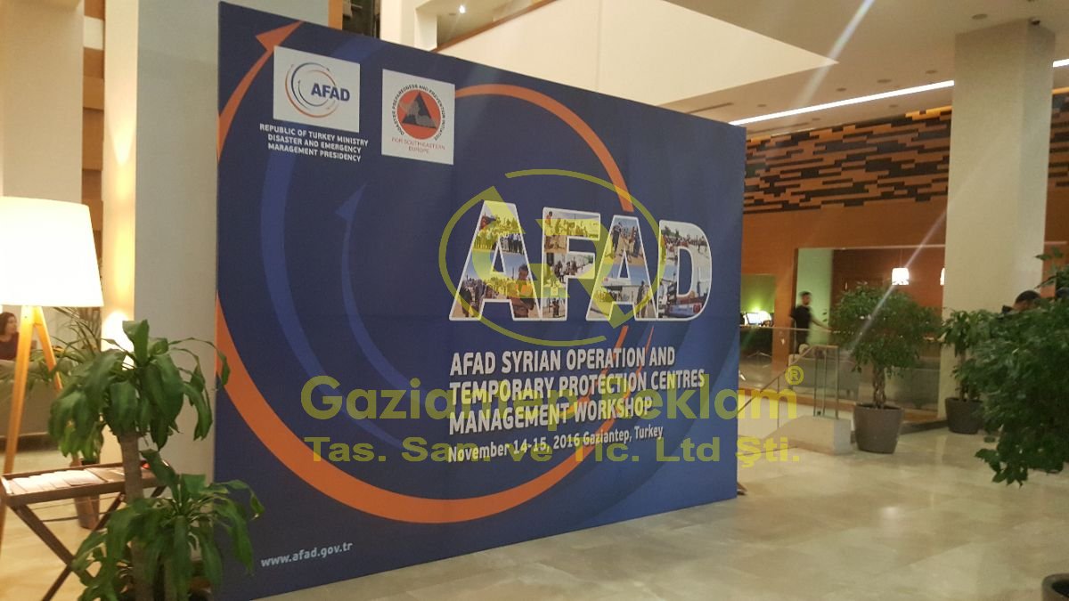  Kurumsal Etkinlik Vinil Backdrop Uygulaması