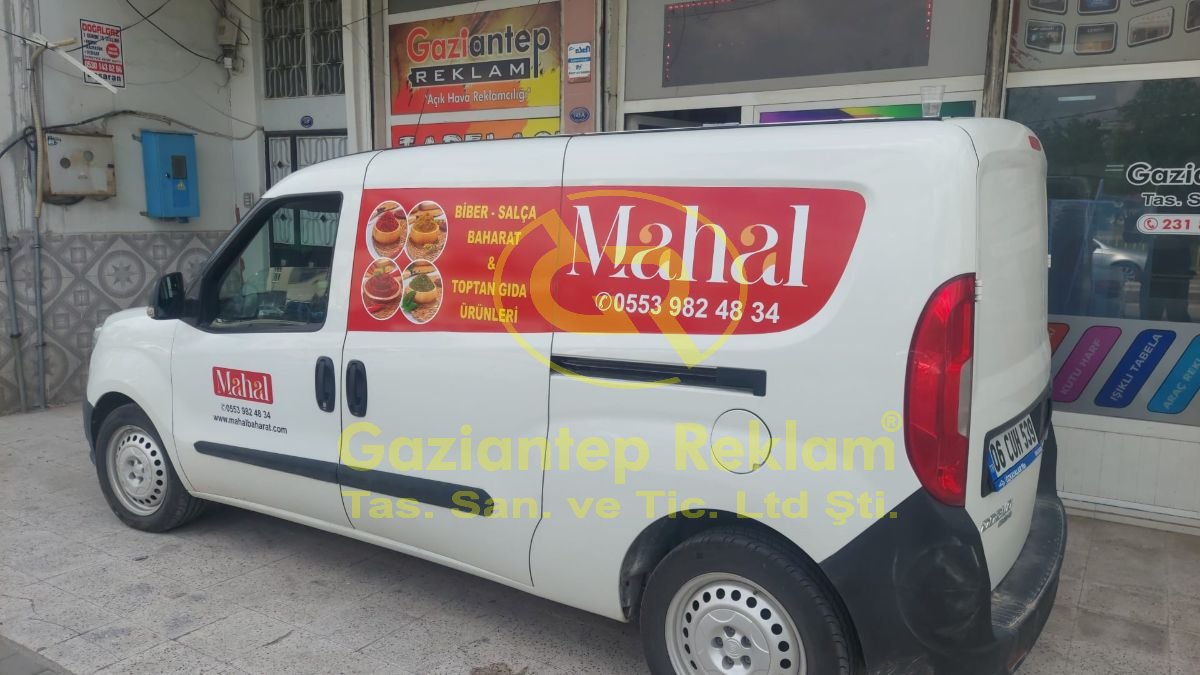 Kurumsal Marka Kimliği İçin Profesyonel Araç Giydirme Uygulaması