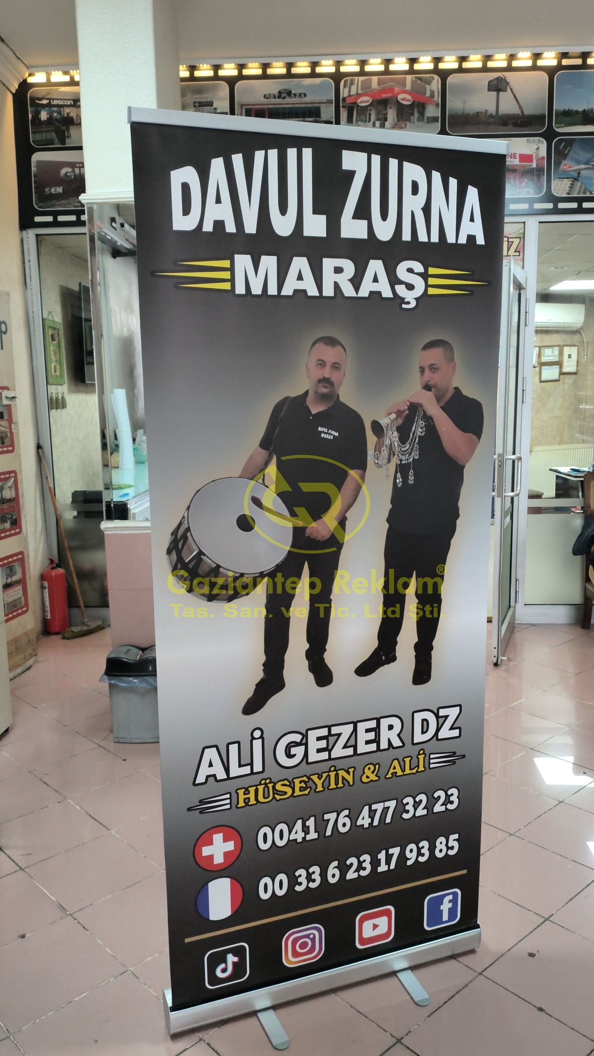 Kurumsal Tanıtım ve Etkinlikler için Roll Up Banner Uygulaması