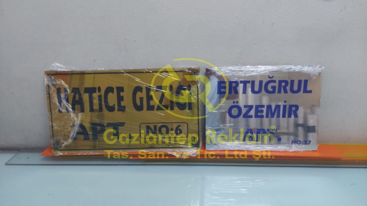 Lamine Altın Gümüş Görünüm Kapı ve Apartman İsim Tabelası