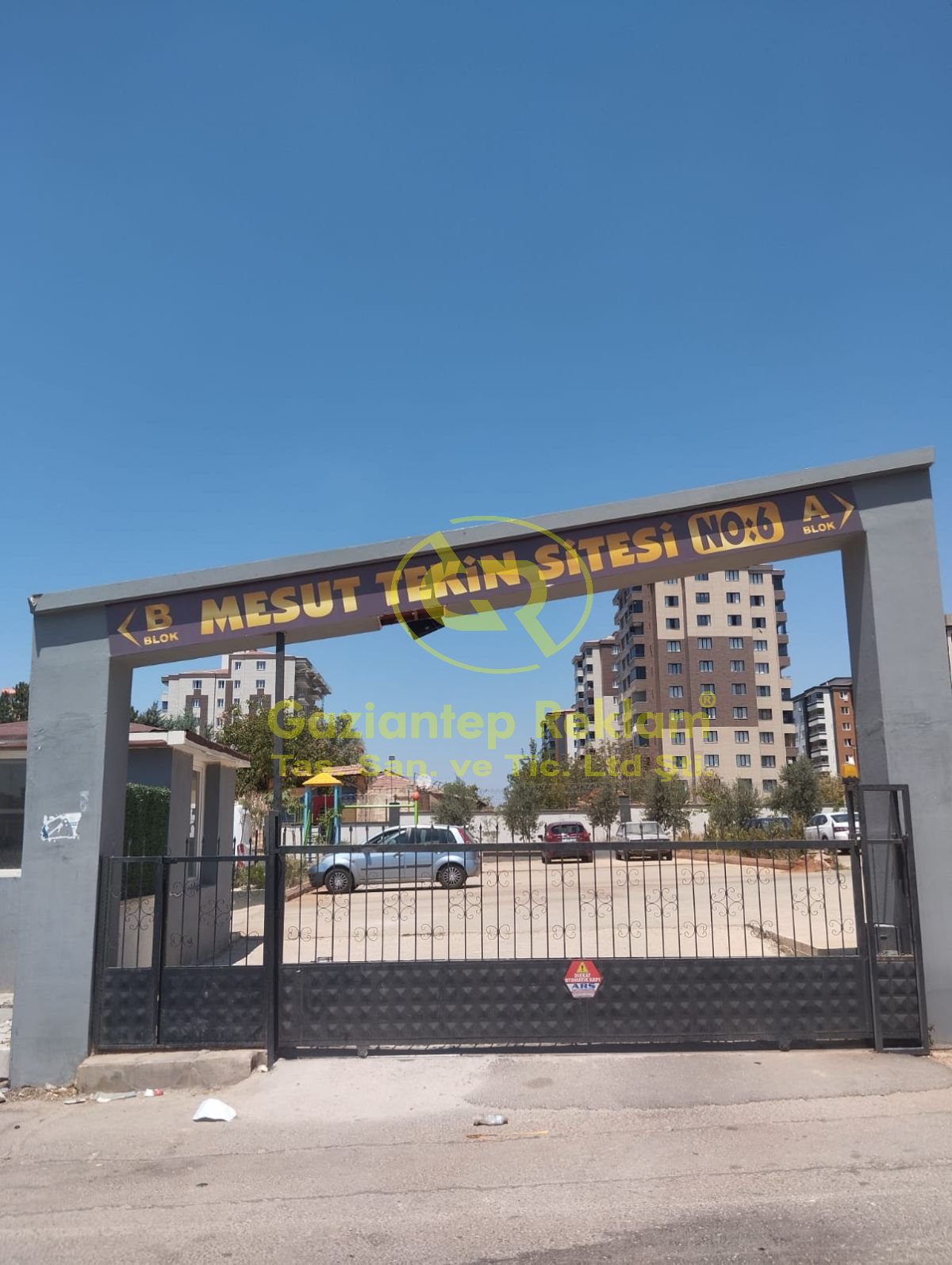 Mesut Tekin Sitesi Folyo Uygulamalı Modern Site Giriş Tabelası