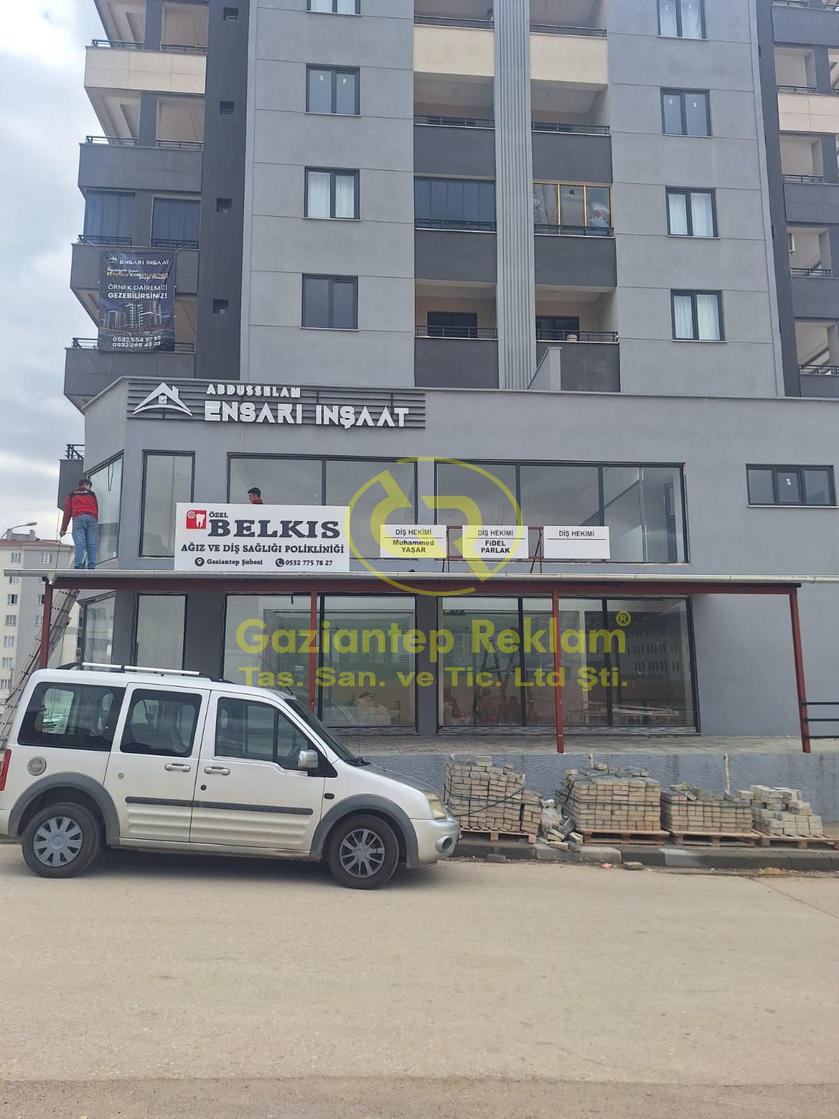 Mimari Cepheye Şık Kompozit Işıksız Diş hekimi tabelası