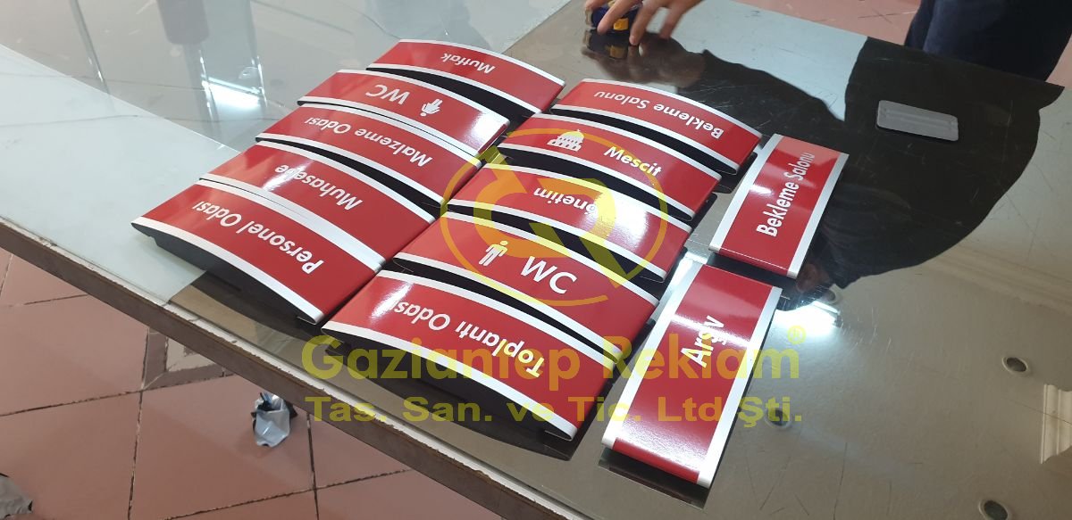 Modüler Bombeli Alüminyum  Yönlendirme İsimlikleri