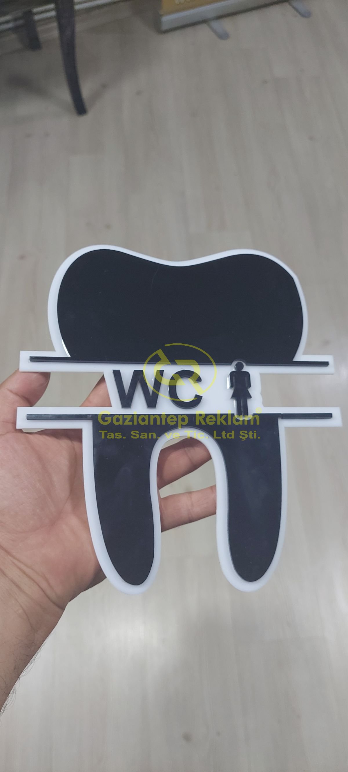 Özel Tasarım Pleksi Diş WC Yönlendirme Levhası