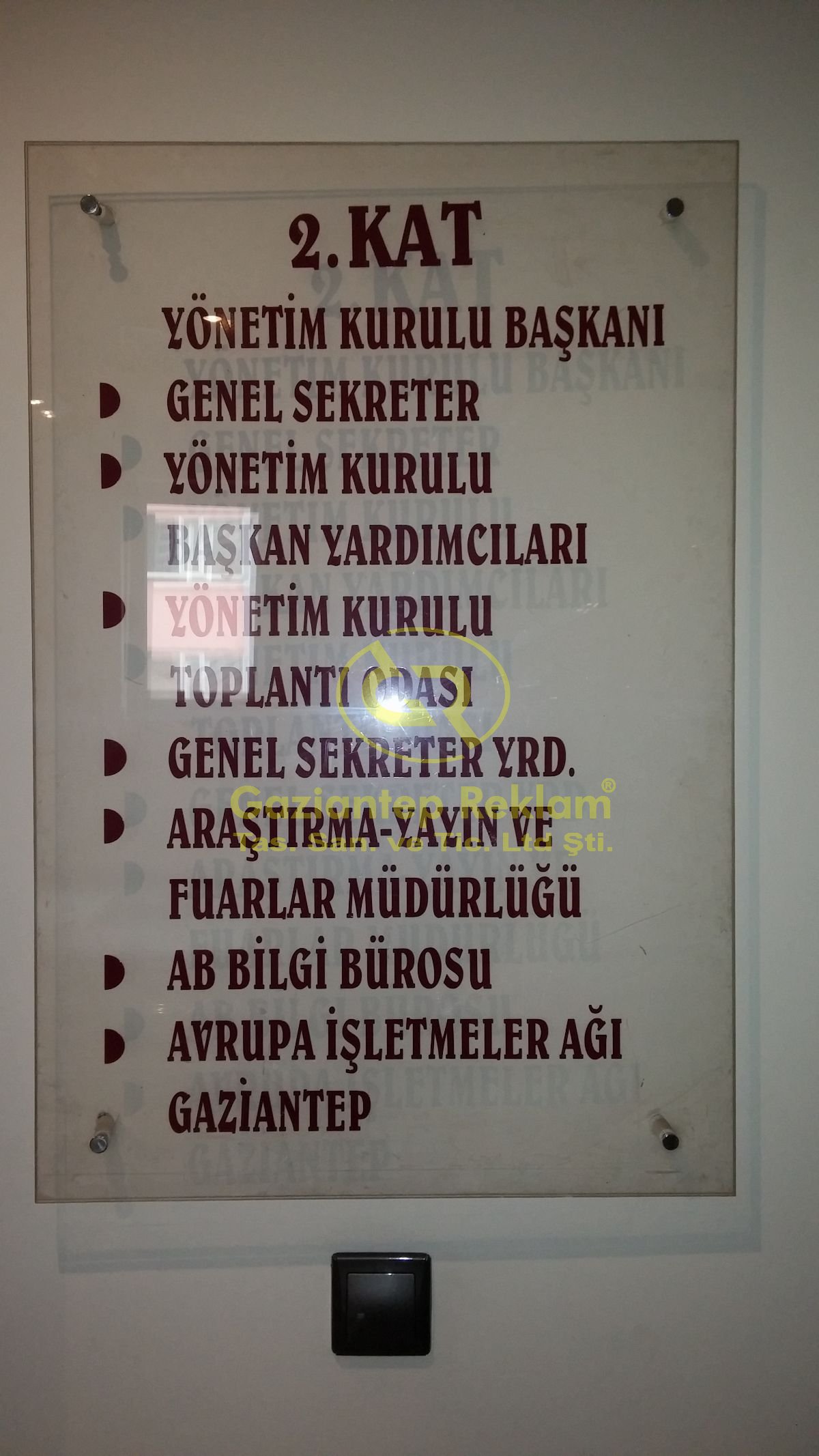  Pleksi Ofis İçi Yönlendirme Panosu