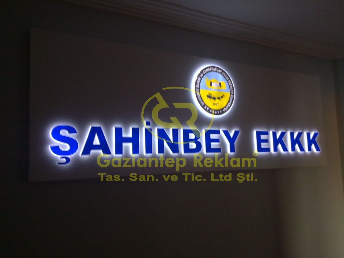 Pleksi Zemin Üzeri Geri Işıklı Kutu Harf Tabela