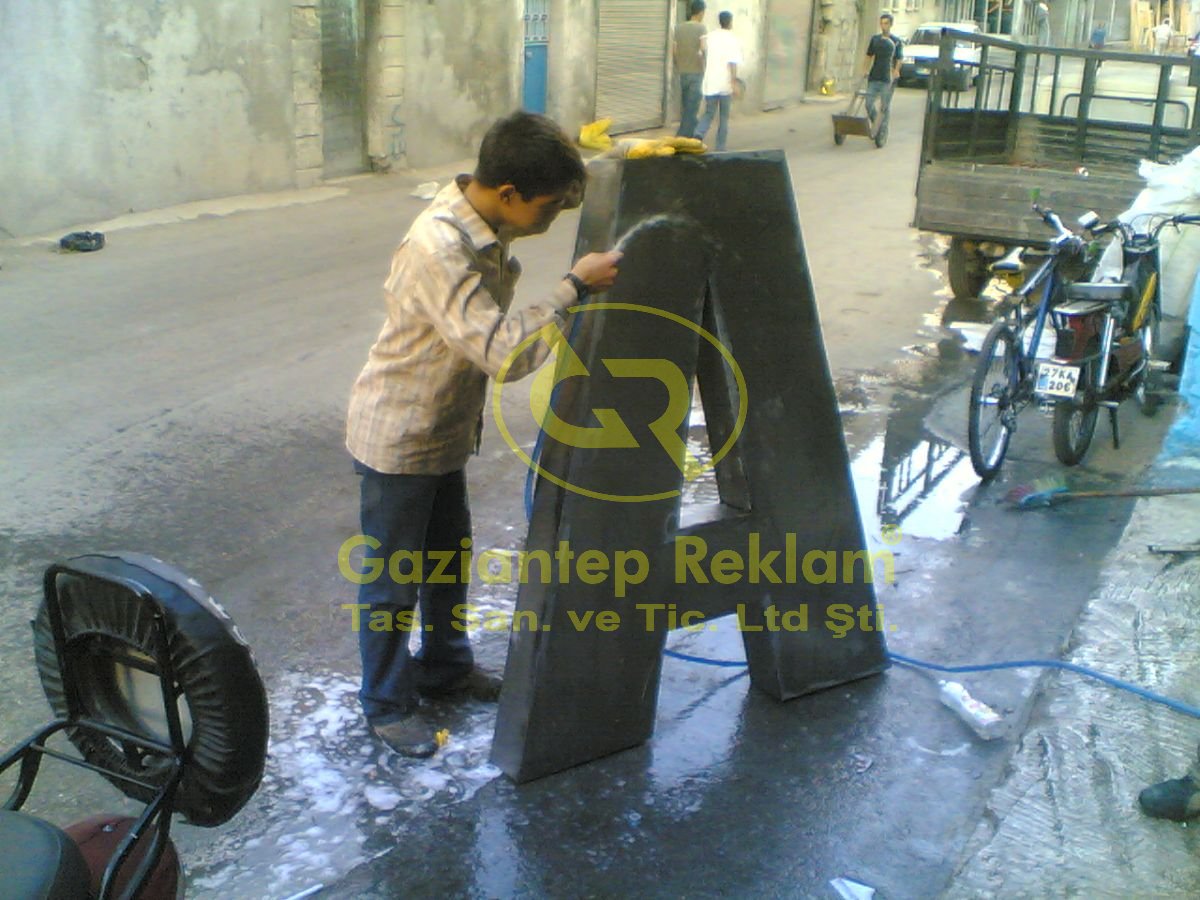 Sac  Kutu  Harf İmalat Aşaması