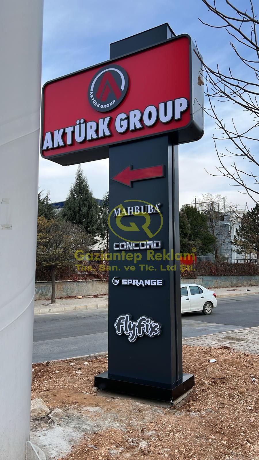 Şık Kompozit Kaplama LED Aydınlatmalı Totem Tabela