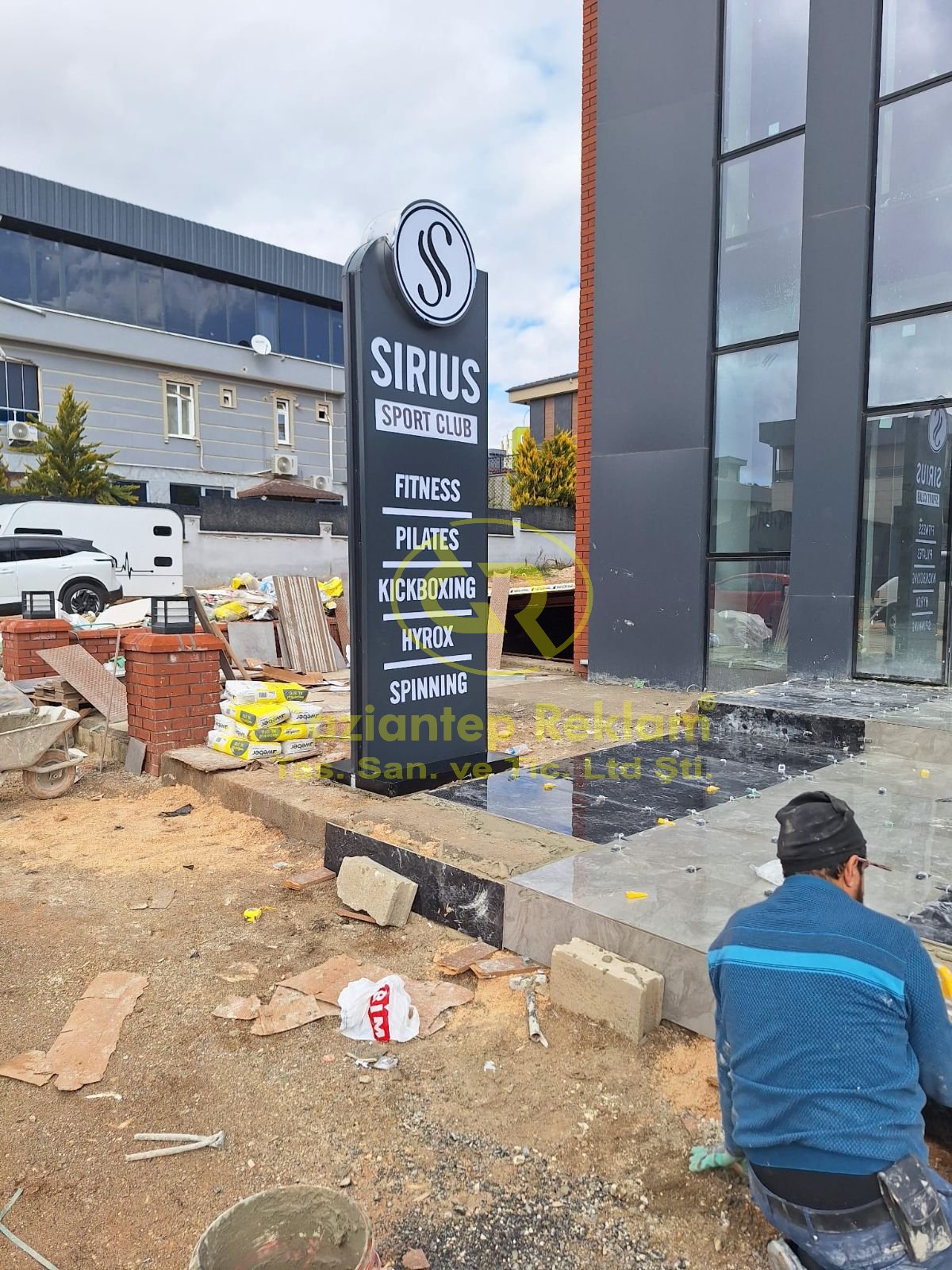 Sirius Sport Club Işıklı Kompozit Pilon Tabela