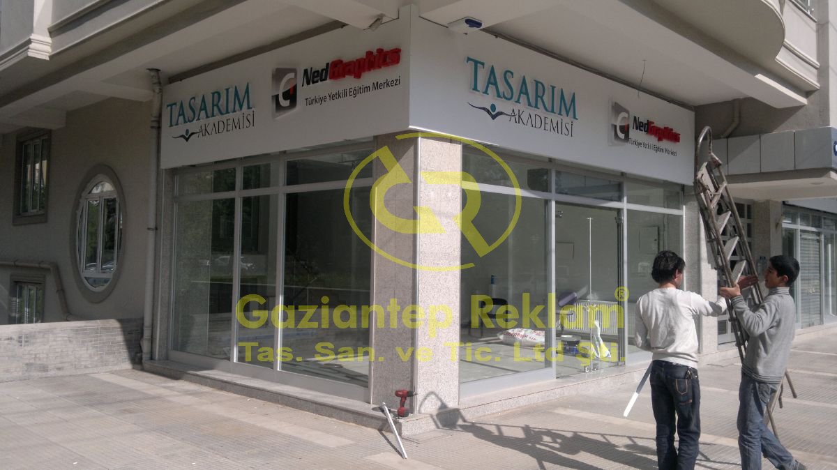 Uzun Ömürlü Kompozit Zemin Dekupe Işıklı Tabela