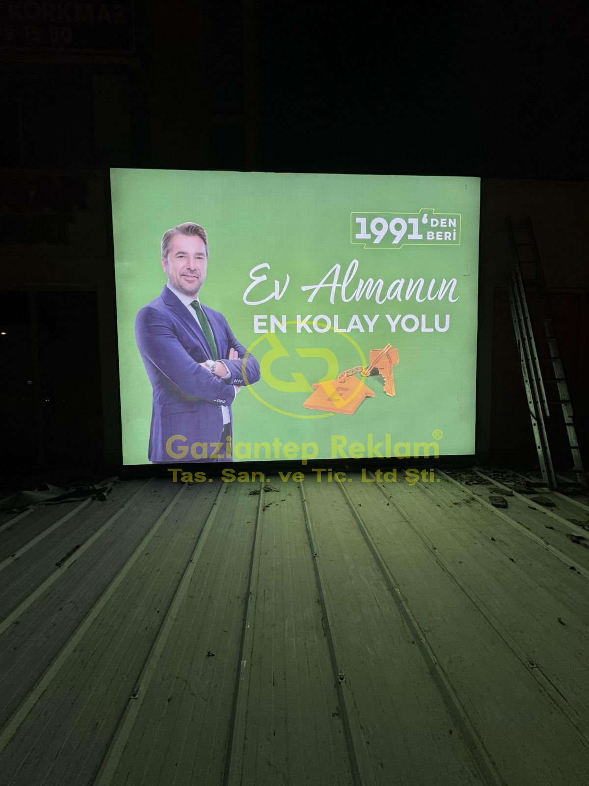 Uzun Ömürlü LED Aydınlatmalı Germe Vinil Tabela Çözümleri