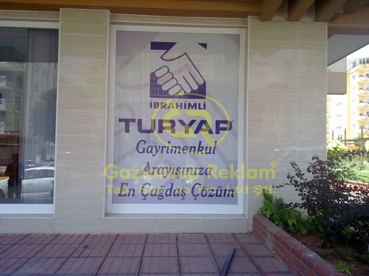 Vitrin Cam Giydirme Dijital Baskı Uygulamaları