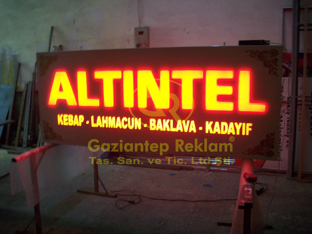 Yoğun Işıklı Pleksi Zeminli LED Kutu Harf Tabela