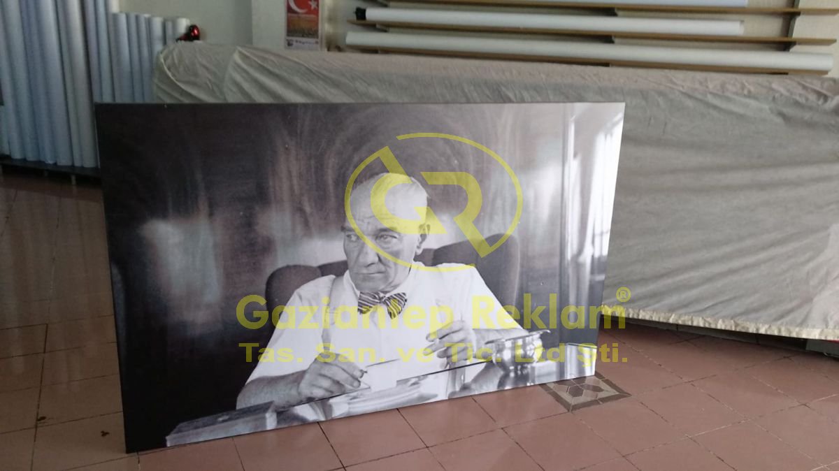 Yüksek Çözünürlüklü Büyük Boy Atatürk Kanvas Baskı