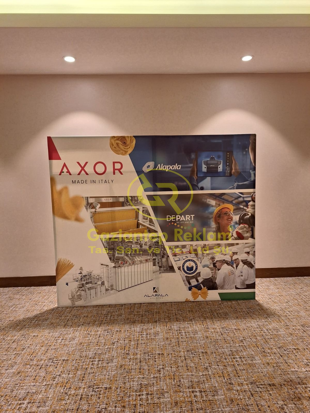 Yüksek Çözünürlüklü Taşınabilir Fuar Backdrop Standı