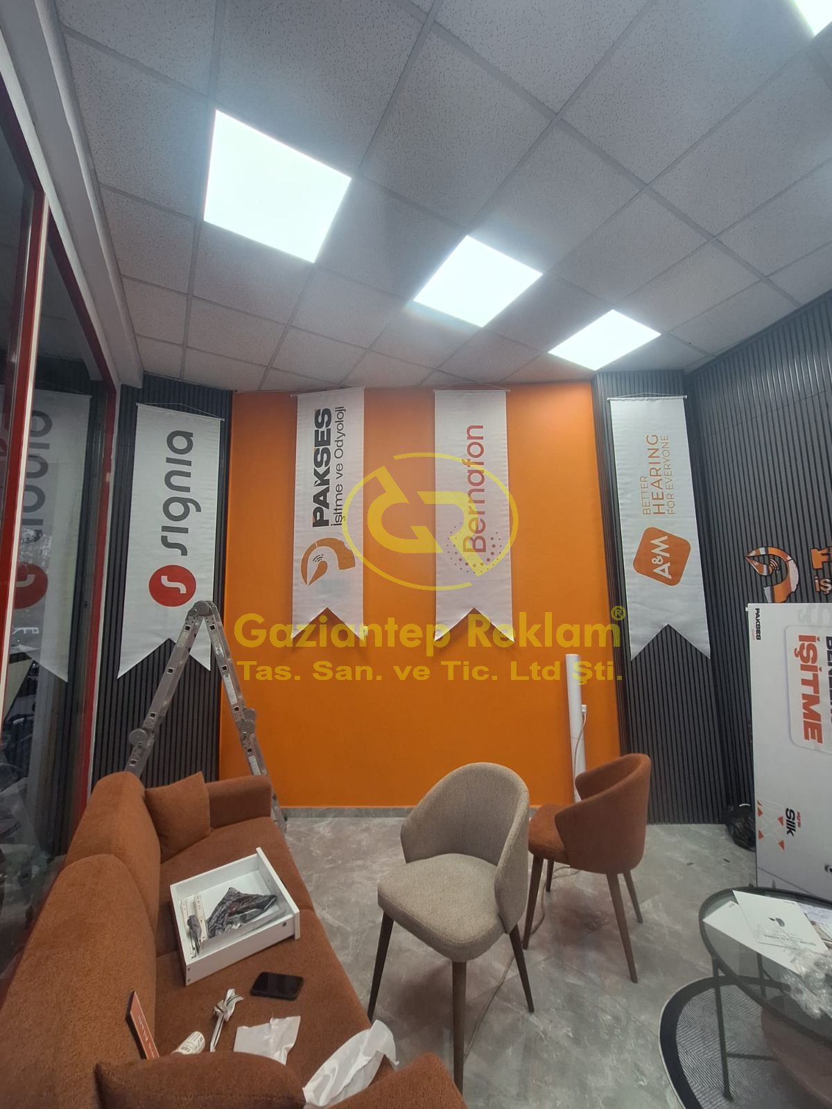 Yüksek Kaliteli İç Mekan Kırlangıç Bayrak Baskıları